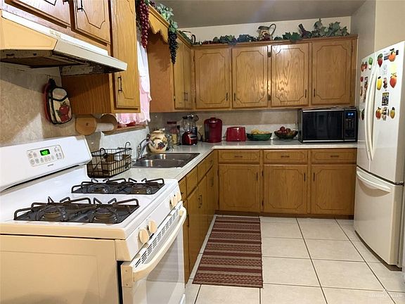 4th image of 718 W Stubbs St