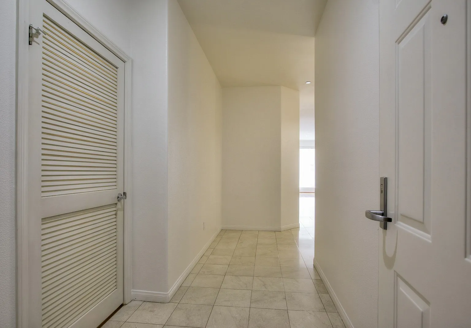 Lovely One Bedroom Condo at Paseo Plaza in the Heart of Downtown San Jose — Photo 2