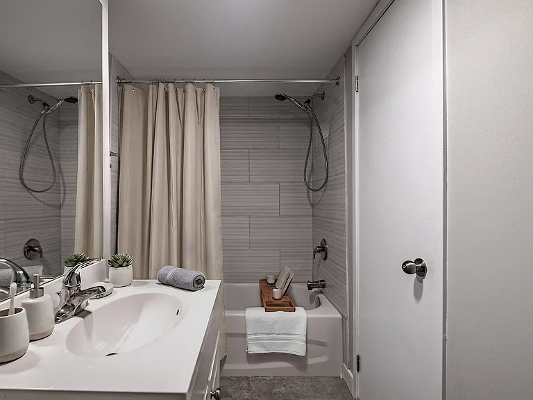 15 Millwood Cres — Photo 8