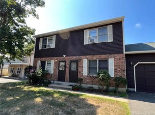 7 Hamre Ln, Branford, CT 06405