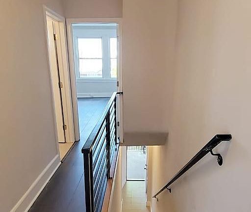 3rd image of 5854 Larchwood Ave