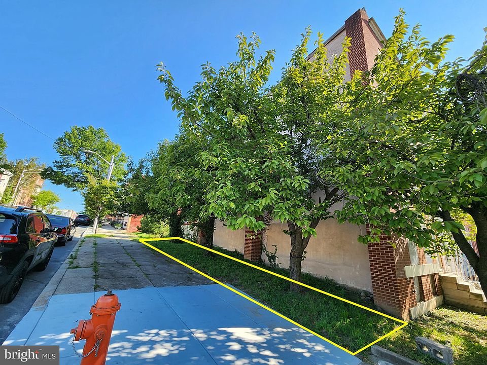 1st image of 400 E North Ave