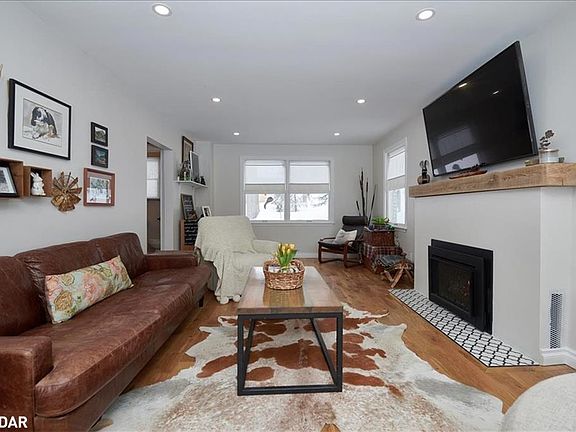 2nd image of 830 Portage Park Ln