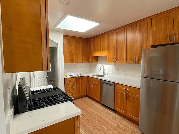 5th image of 414 E St