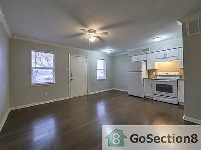 5th image of 2434 Fort Worth St #211