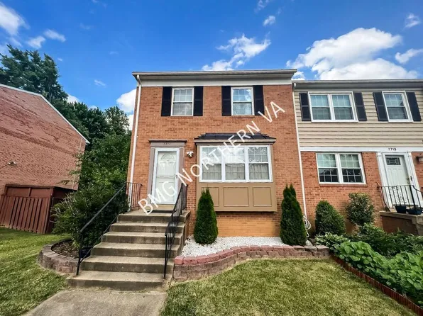 7711 Trevino Ln, Falls Church, VA 22043