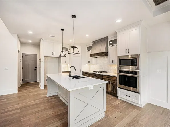 3216 SW Saddelbred Ter, Lees Summit, MO 64082