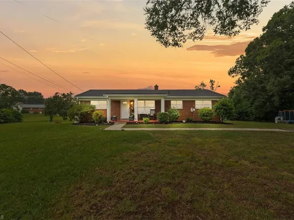 1712 Parham Dr, Graham, NC 27253