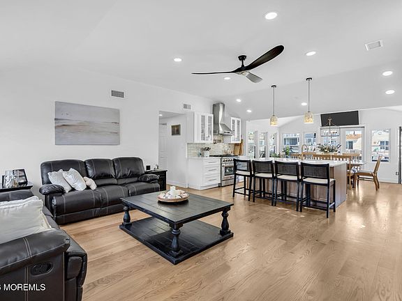 5th image of 3412 Thistle Avenue