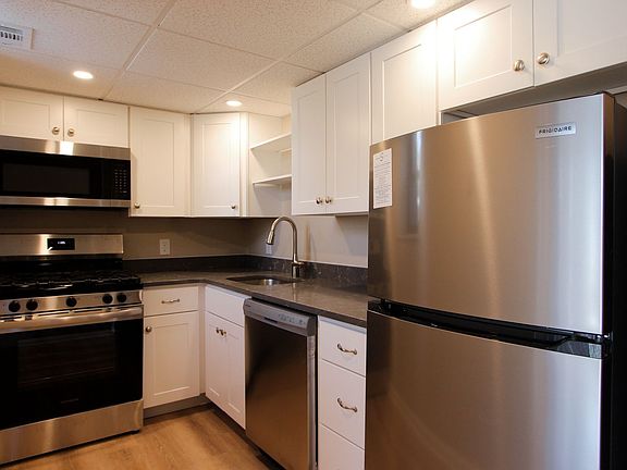 2nd image of 200 Piper Dr APT 307