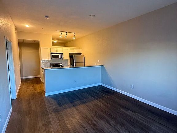 3rd image of 15475 E Andrews Dr #315