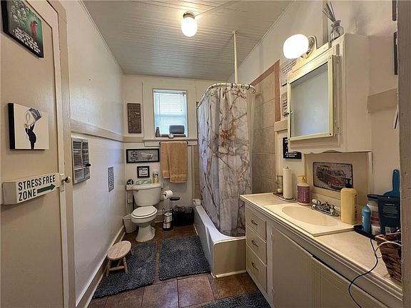 3rd image of 1724 Palfrey St