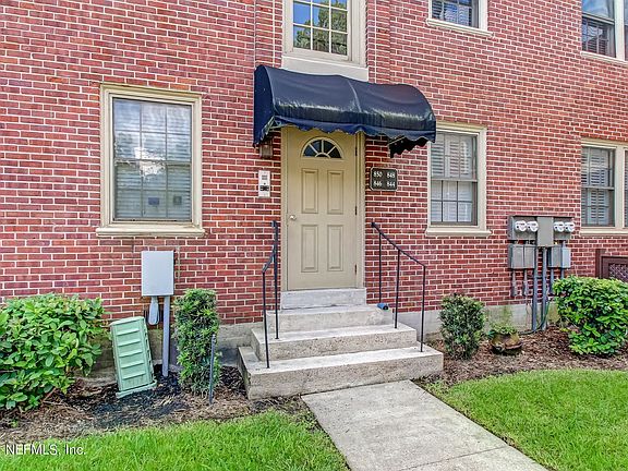 2nd image of 848 Cedar St #848