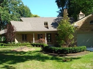 1648 N Renaud Rd, Grosse Pointe Woods, MI 48236