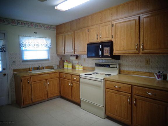 2nd image of 302 Port Royal Dr