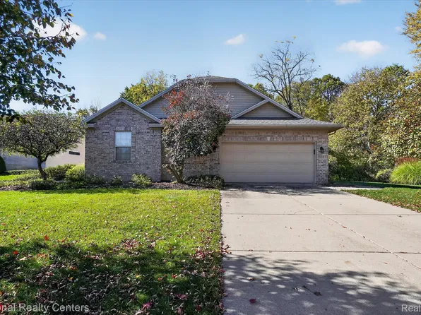 2311 Sapphire Ln, East Lansing, MI 48823