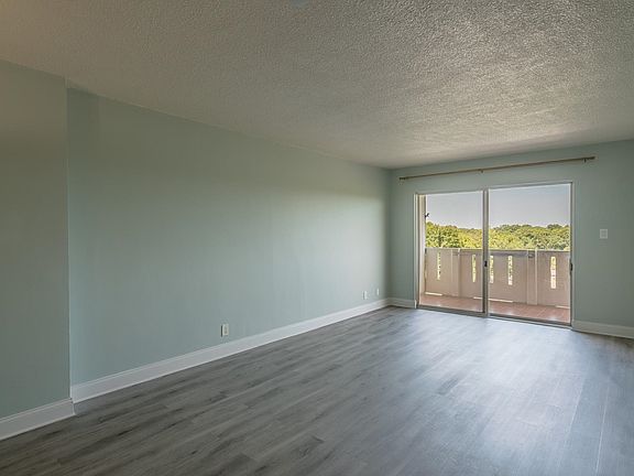 2nd image of 1960 N Parkway Ave #905