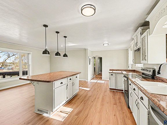 4th image of 1301 S Splitrock Blvd