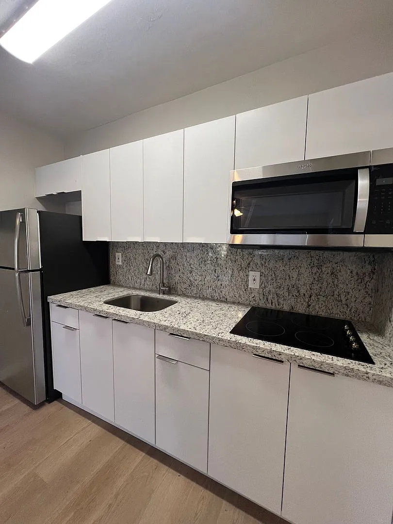301 Sharar Ave — Photo 1