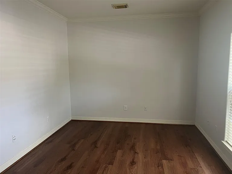 2807 Albany St — Photo 36