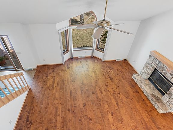 3rd image of 10607 Meadow Ln