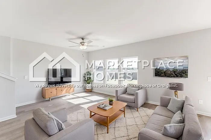 3 bed, 2.5 bath, 1689 sqft, $1,649 — Photo 3
