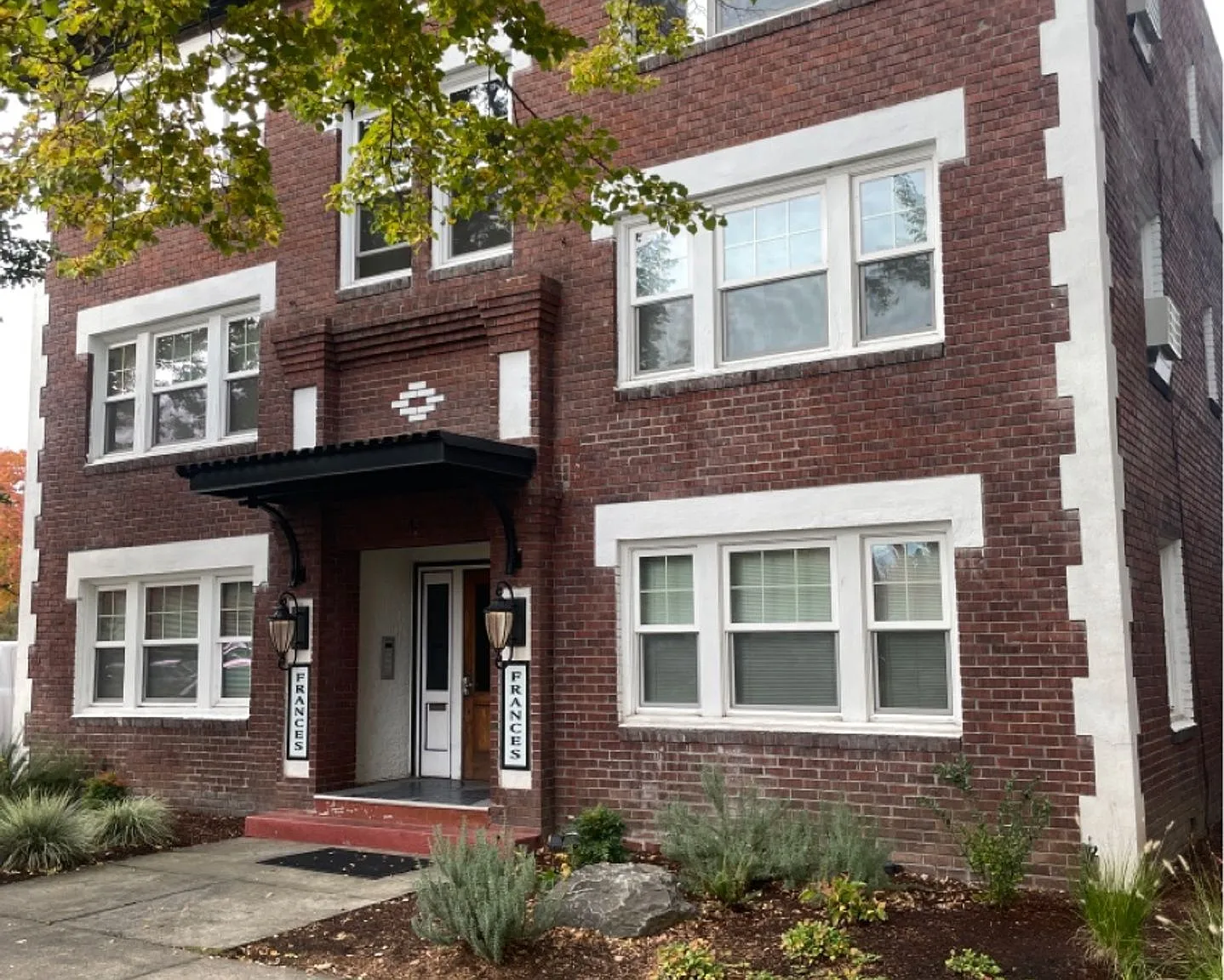 Frances Apts — Photo 2