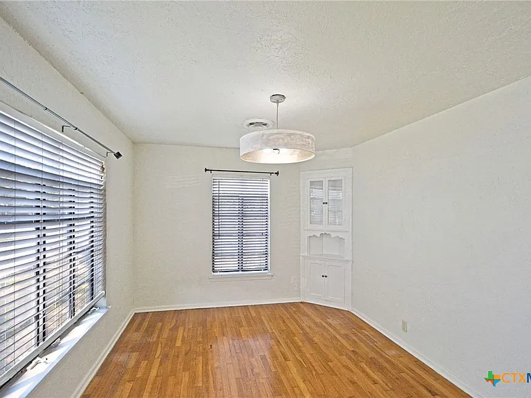 268 E Mill St — Photo 11