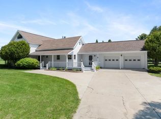 9190 Burgess Rd, Charlevoix, MI 49720