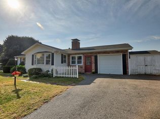 25 Carter Dr, Chicopee, MA 01013