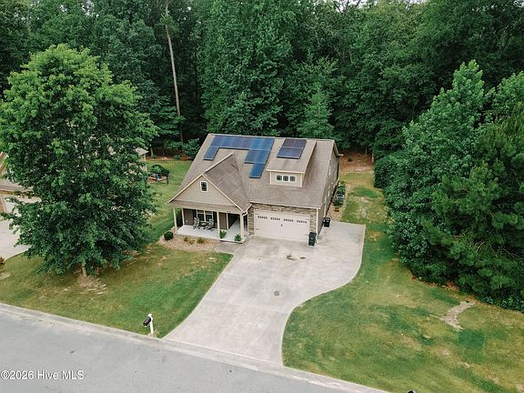 3rd image of 377 Victoria Drive