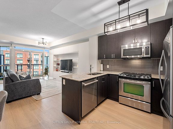 3rd image of 7608 Yonge St #405