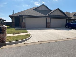 5206 Oakwood Villas Ct, Bethany, OK 73008