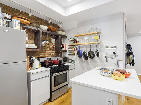 3rd image of 33 Lexington Ave #3