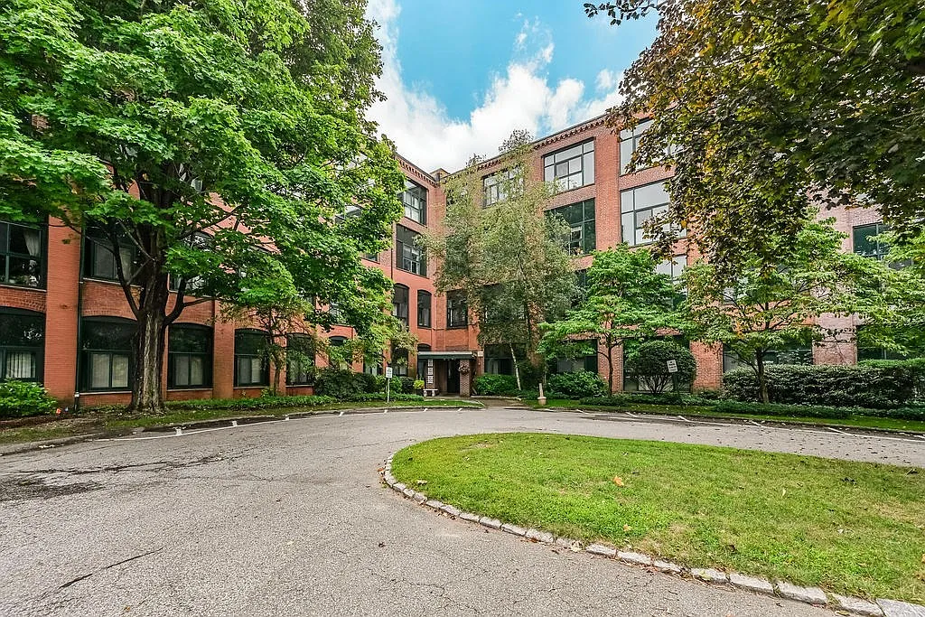 1 bed, 850 sqft, $2,300 — Photo 1