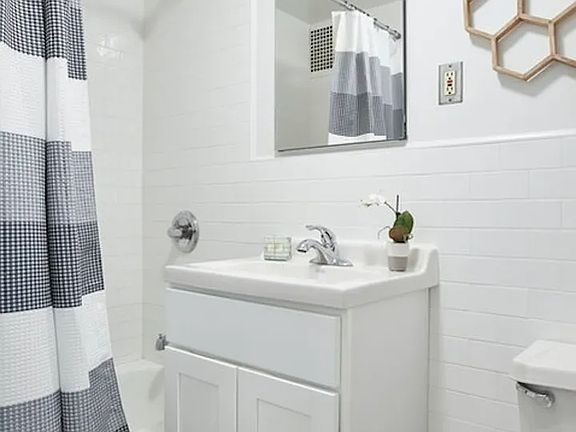 5th image of 345 W 21st St APT 4D