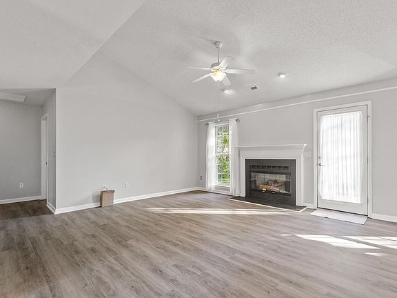 3rd image of 110 Stonington Way