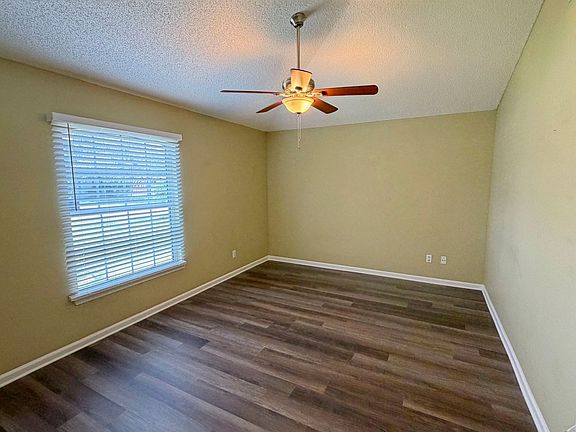3rd image of 6083 Alpenrose Ave