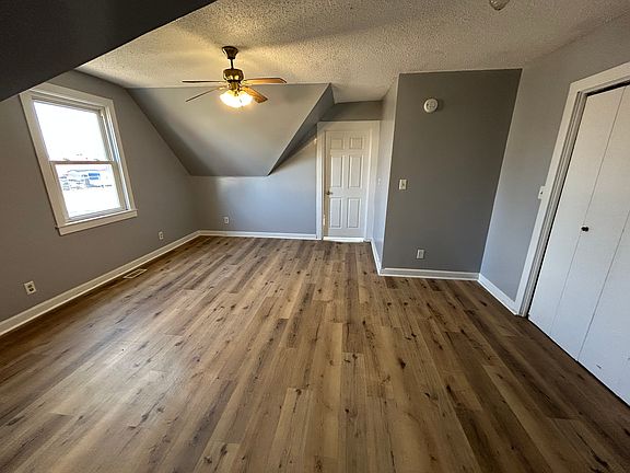 5th image of 1007 W Iowa St