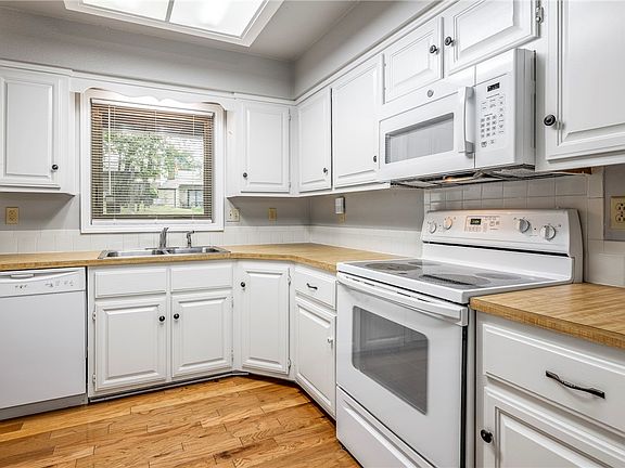 5th image of 6 Mindy Ln
