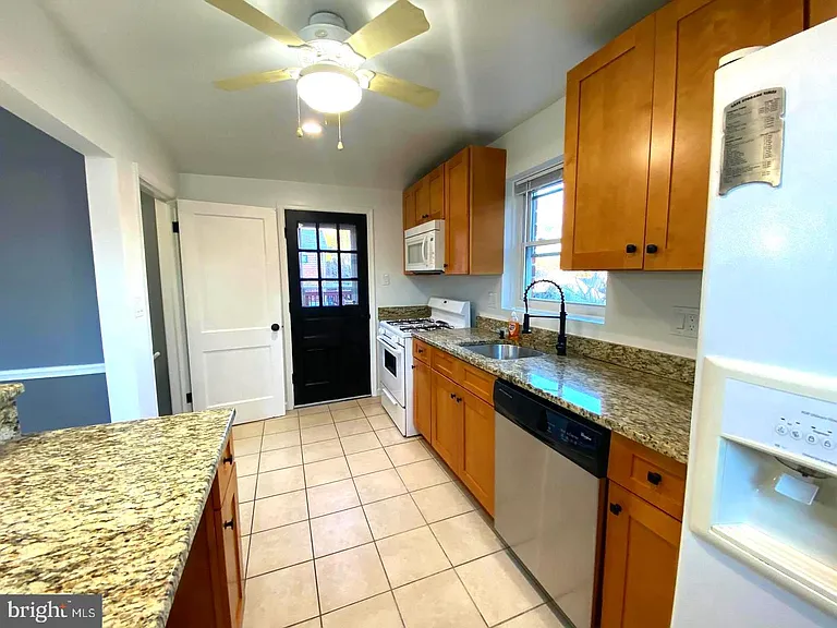 11005 Amherst Ave — Photo 14