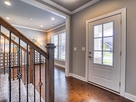 3rd image of 5556 Belmont Dr