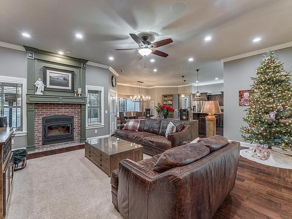 4th image of 12192 Lost Oak Dr