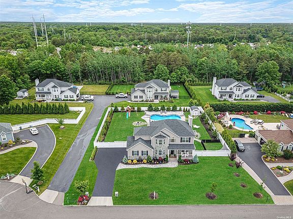 2nd image of 14 Sylvan Ct