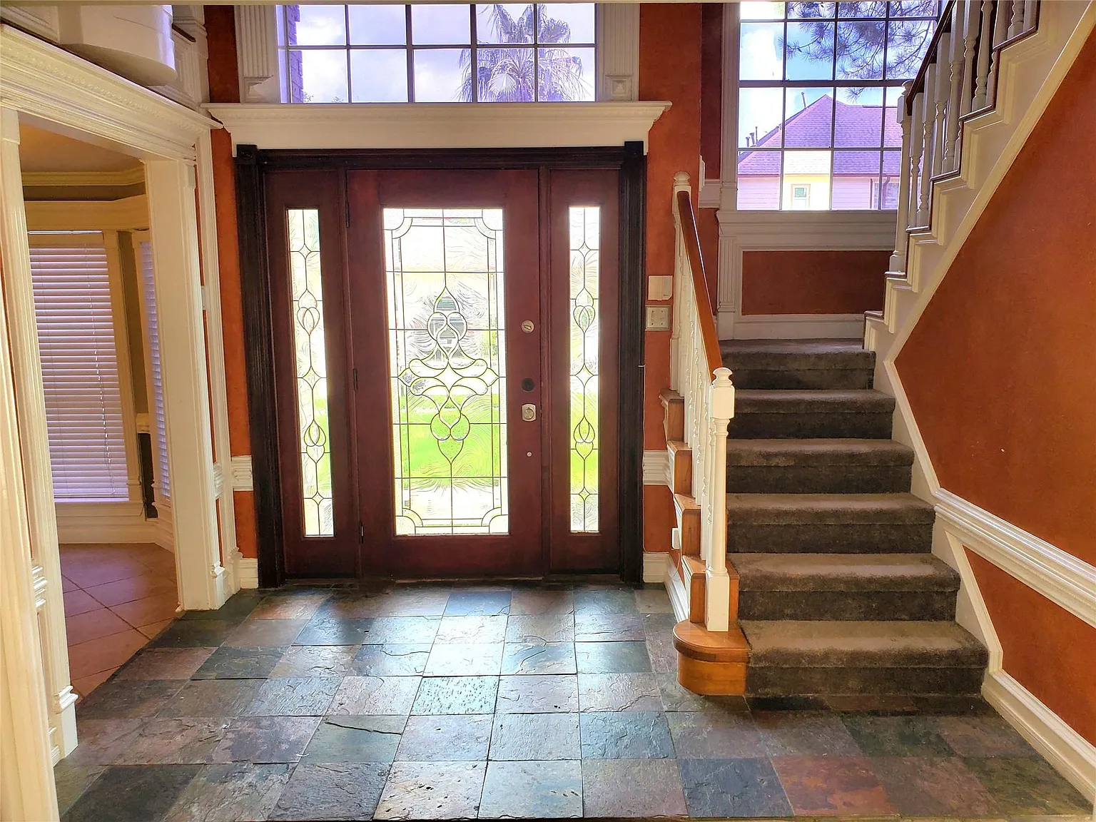 3 bed, 2.5 bath, 2084 sqft, $2,400 — Photo 2