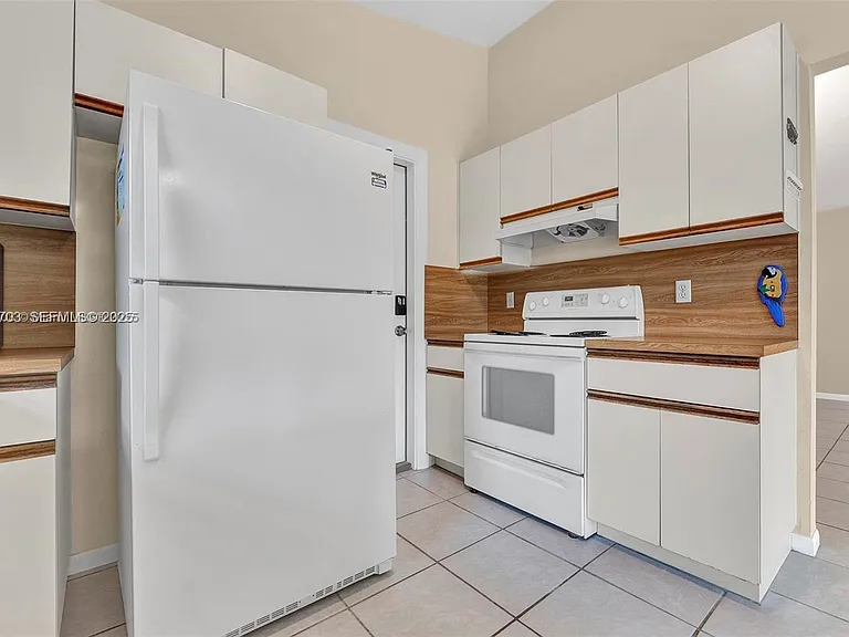 1406 NW 8th St — Photo 11