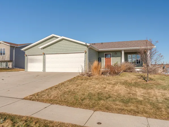 4424 Chamberlain Dr, Bismarck, ND 58503