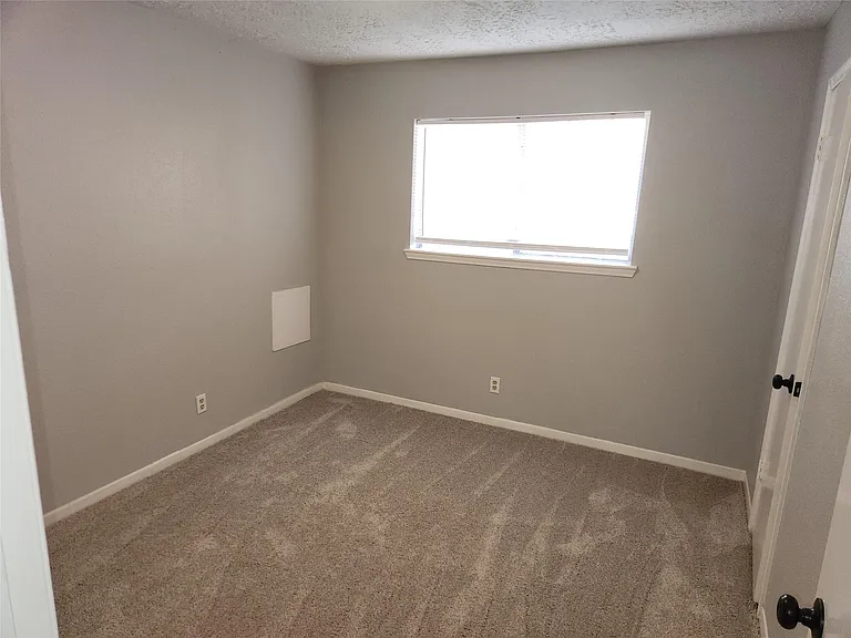 22127 Elsinore Dr — Photo 17