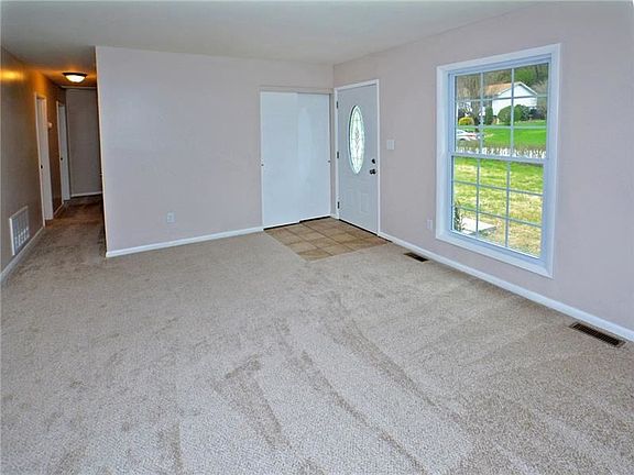 3rd image of 579 Willow Ave
