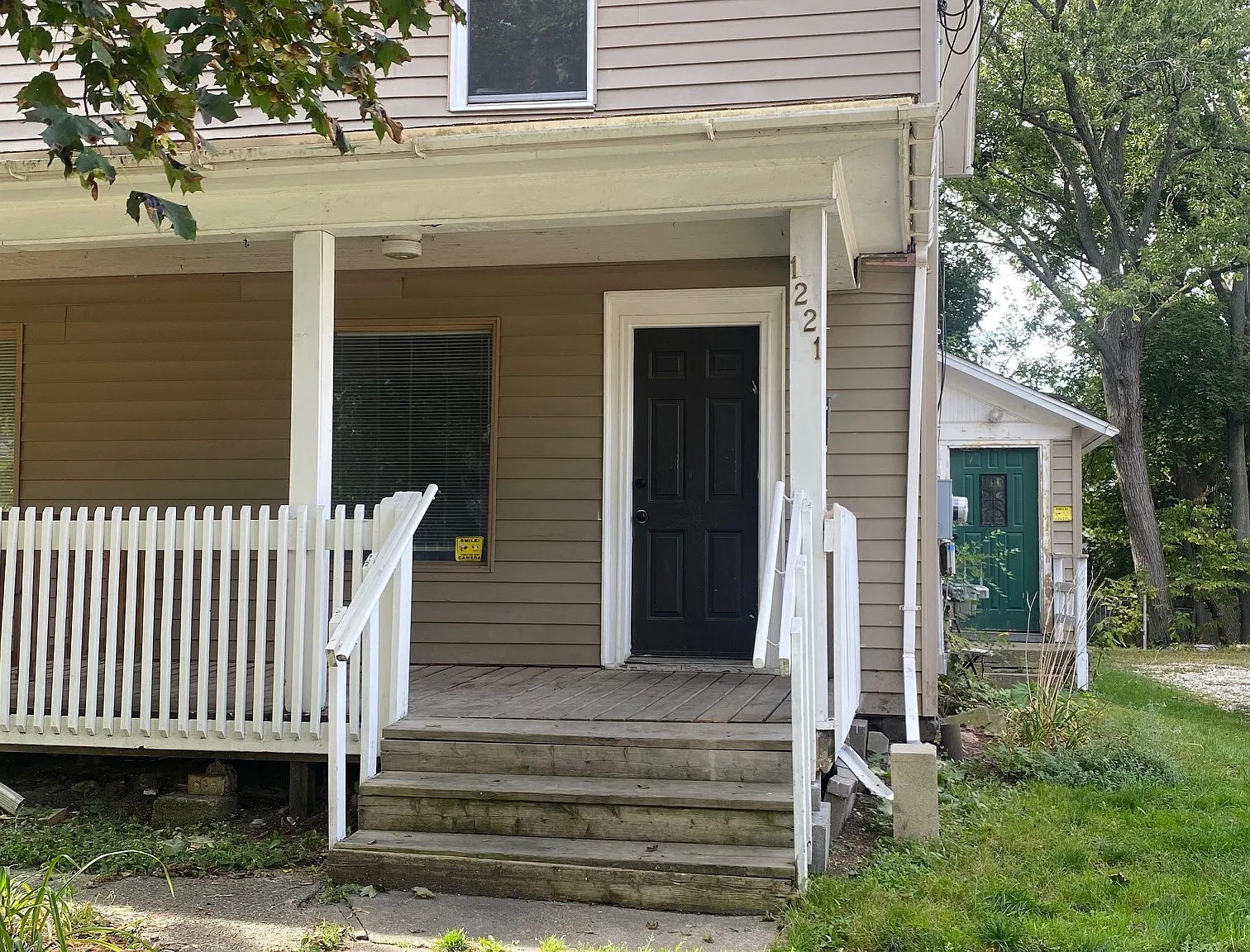 2 bed, 1100 sqft, $990 — Photo 1